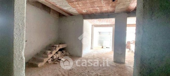 Capannone in commerciale in Via Rosolino Pilo 133