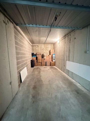 Box/posto auto in residenziale in Piazzale Francesco Accursio 4