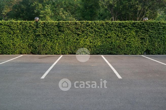 Garage/posto auto in residenziale in Viale Trieste 207