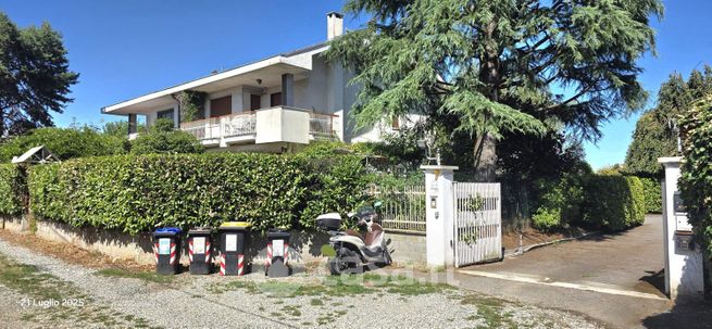 Villa in residenziale in Via Rivera 11