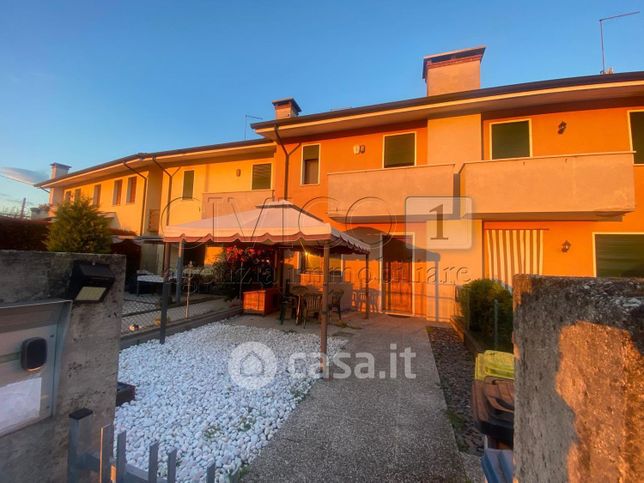 Villetta a schiera in residenziale in Via Monte Grappa 54