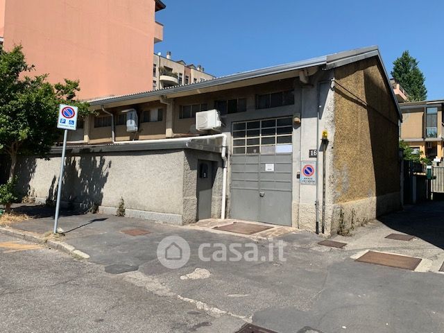 Capannone in commerciale in Via CARLO BIANCONI 16