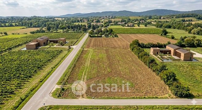 Terreno agricolo in commerciale in 