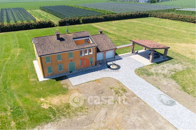 Villa in residenziale in Via Sanguinetto 9