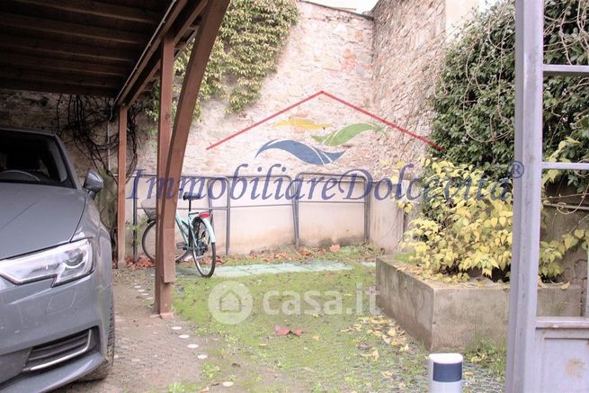 Garage/posto auto in residenziale in Piazza Isidoro del Lungo 5