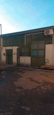 Capannone in commerciale in Via San Morese