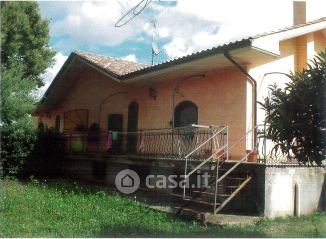 Villa in residenziale in Via delle carrarecce 103