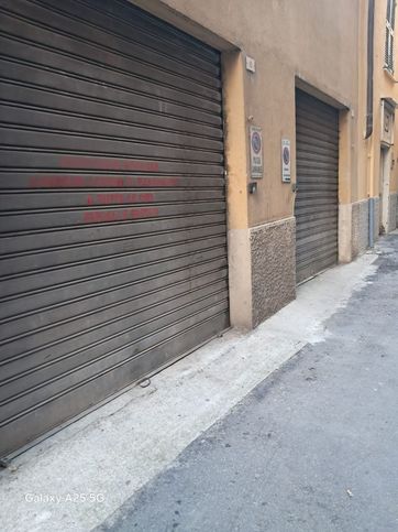 Box/posto auto in residenziale in Vico Luigi Stallo 6 R