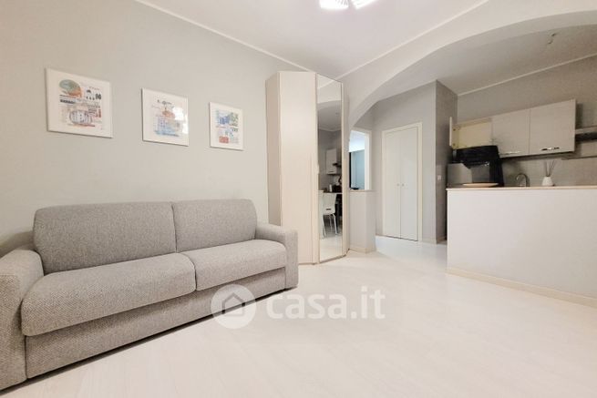 Appartamento in residenziale in Viale Marche 40