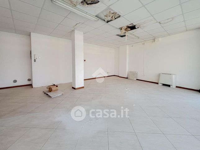 Ufficio in commerciale in Via Sandro Pertini 1