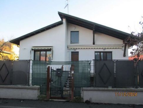 Villa in residenziale in Via Stelvio 5