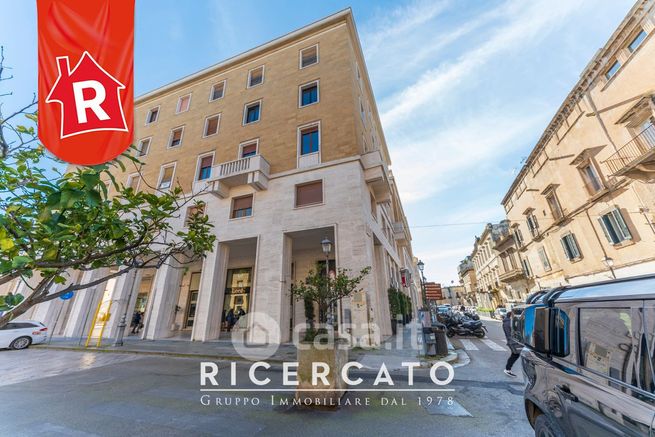 Ufficio in commerciale in Via Augusto Imperatore 16