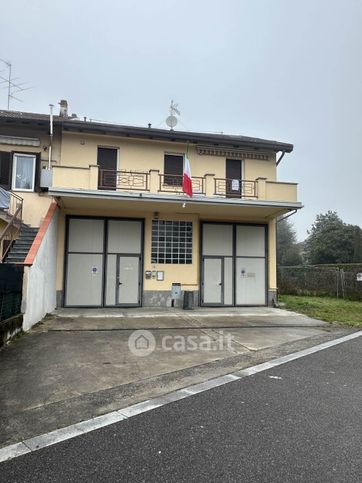 Capannone in commerciale in Via Monsignor Caccia Dominioni 15