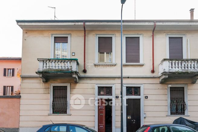 Casa indipendente in residenziale in Via Giovanni Arrivabene 7