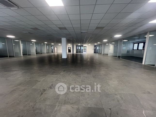 Ufficio in commerciale in Via Nenni