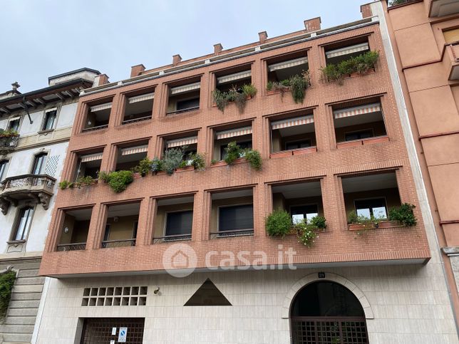 Garage/posto auto in residenziale in Via Antonio Fogazzaro 39