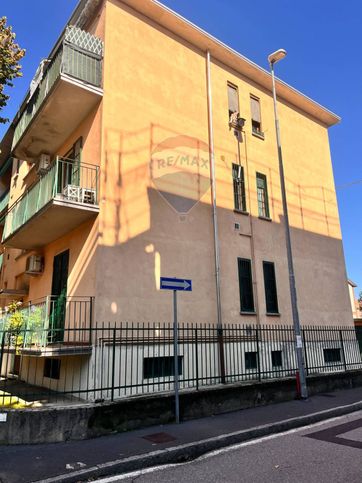 Garage/posto auto in residenziale in Via Carlo Porta 1