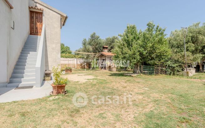 Casa bi/trifamiliare in residenziale in Località Matteaccio