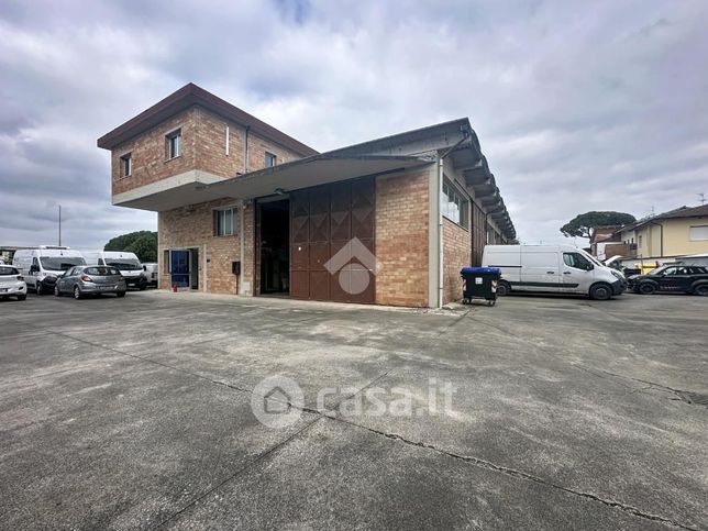Capannone in commerciale in Via Provinciale Francesca Nord 143