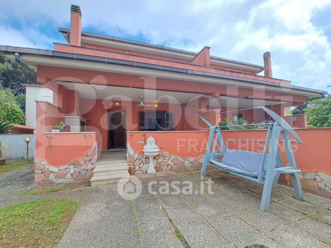 Villa in residenziale in Via Priamo 29