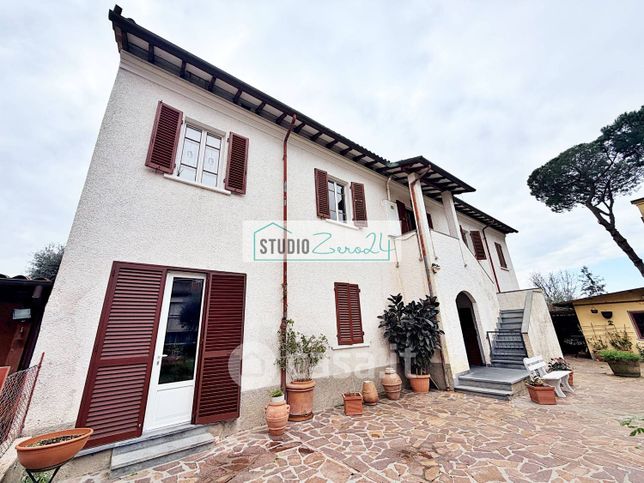 Villa in residenziale in Via della Rocca