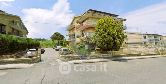 Appartamento in residenziale in Via Notara 7