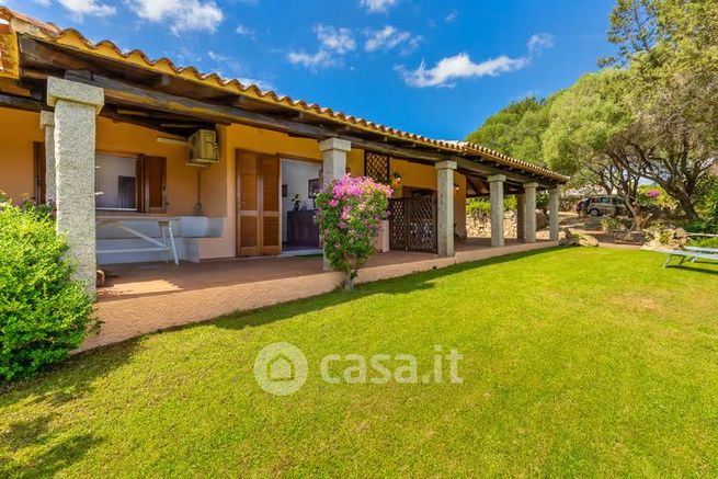 Casa bi/trifamiliare in residenziale in 