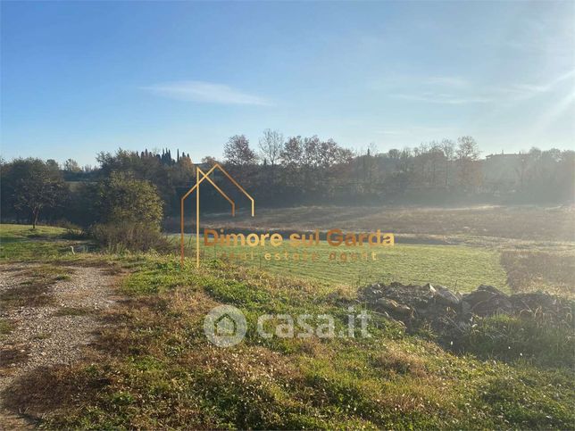 Terreno edificabile in residenziale in Via Monte Pasubio