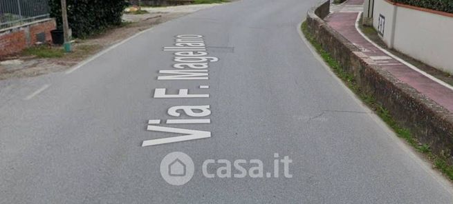 Capannone in commerciale in Via F. Magellano 15 -13