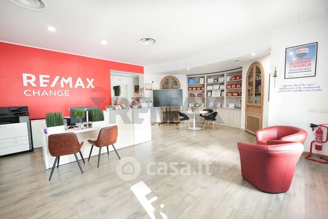 Ufficio in commerciale in Via Vittorio Veneto 50