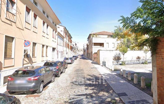 Box/posto auto in residenziale in Via Giulio Romano