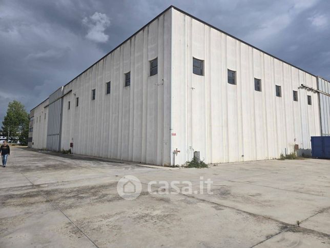 Capannone in commerciale in Via Goldoni