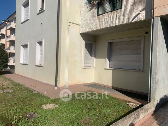 Ufficio in commerciale in Via Pastro