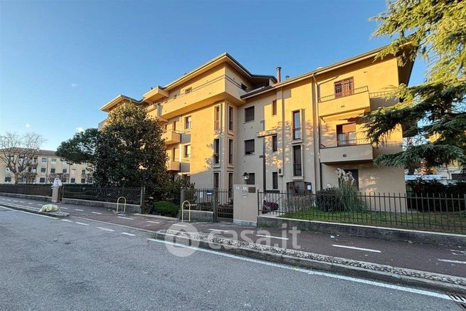 Appartamento in residenziale in Via Brianza 4