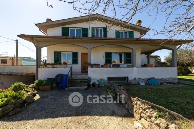 Villa in residenziale in Via Costantino