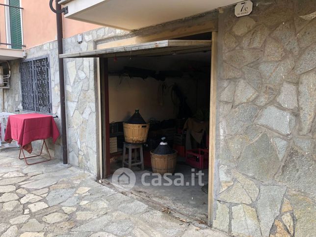 Box/posto auto in residenziale in Via Anguille 7