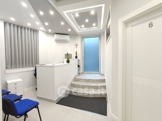 Ufficio in commerciale in 