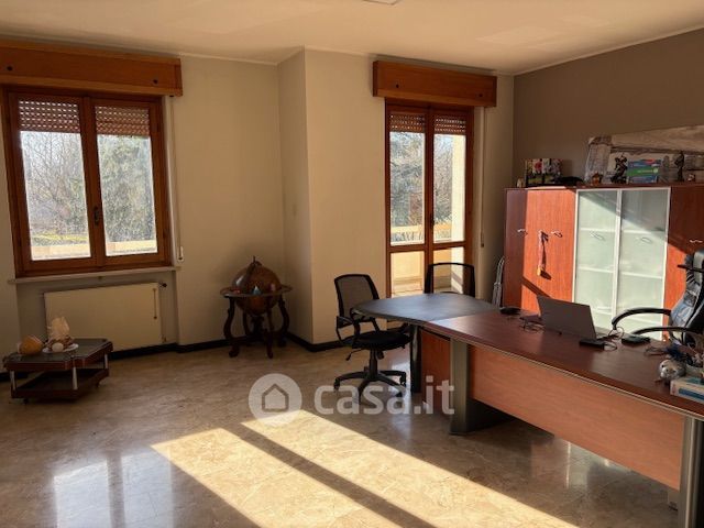 Ufficio in commerciale in Via Martiri della Resistenza 39