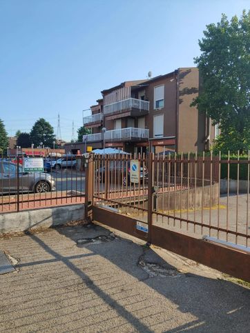 Box/posto auto in residenziale in Via G. Mattei 48