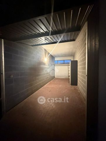 Box/posto auto in residenziale in Piazza IV Novembre 10