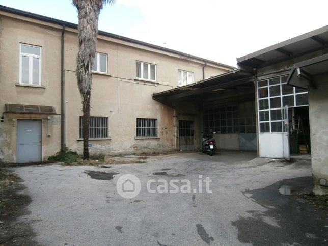 Capannone in commerciale in Via Monsignor Giuseppe Polvara