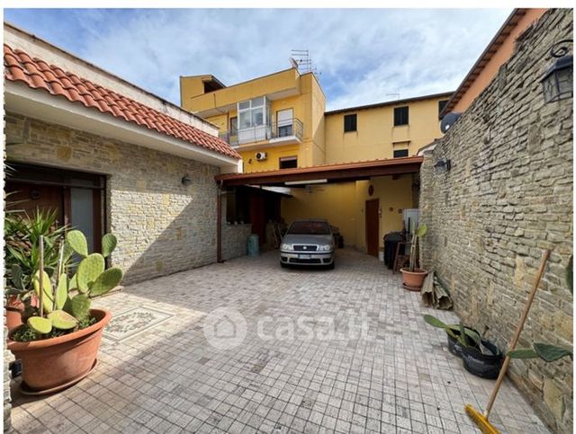 Villa in residenziale in Via del Pozzo 6