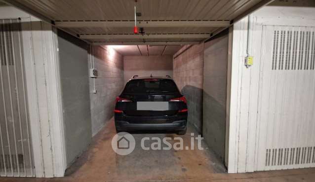 Box/posto auto in residenziale in Piazza Adriano