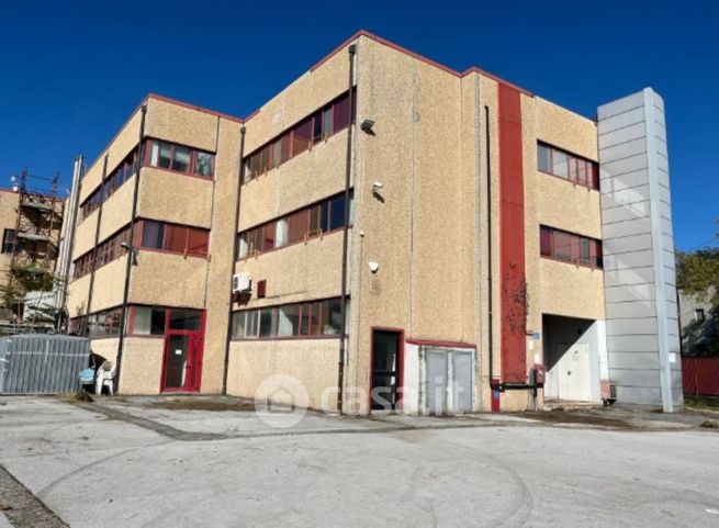 Capannone in commerciale in Via delle Pianazze