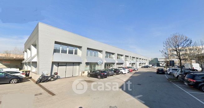 Ufficio in commerciale in Strada Senza Nome