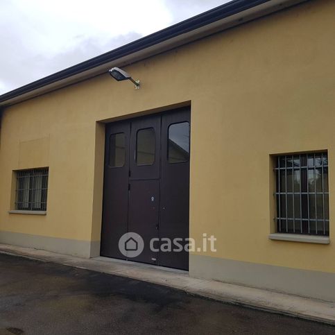 Capannone in commerciale in Via Emilia Ovest 86