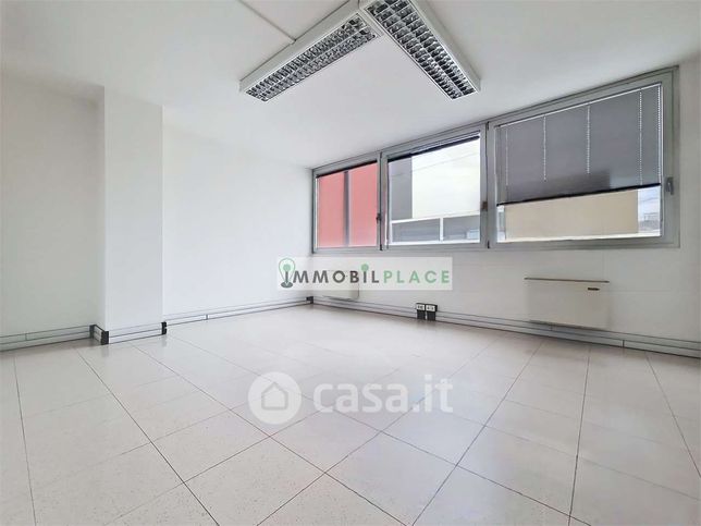 Ufficio in commerciale in Via Giuseppe di Vittorio