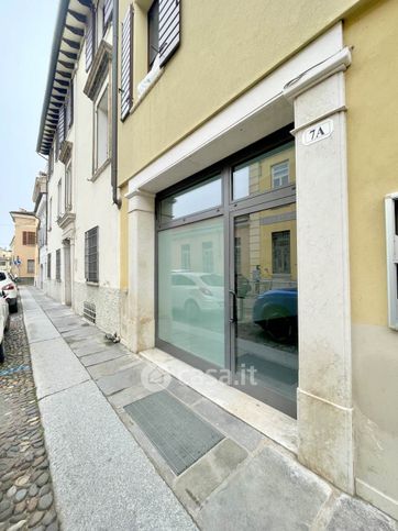 Ufficio in commerciale in 