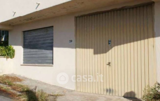 Box/posto auto in residenziale in ????????