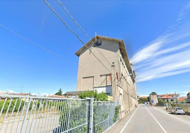 Capannone in commerciale in Via Piave 4